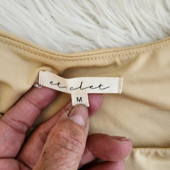 ET CLET BODYSUIT IN TAN CREW NECK WITH SHOULDER PADS NWOT SIZE MEDIUM - Picture 2 of 12